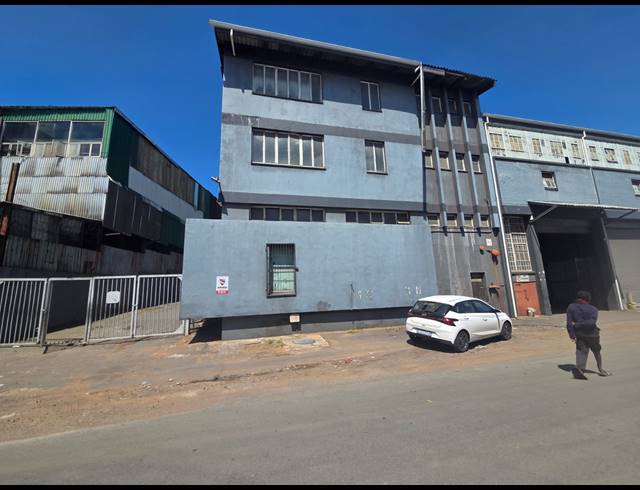 7,600M² WAREHOUSE FOR SALE IN JACOBS